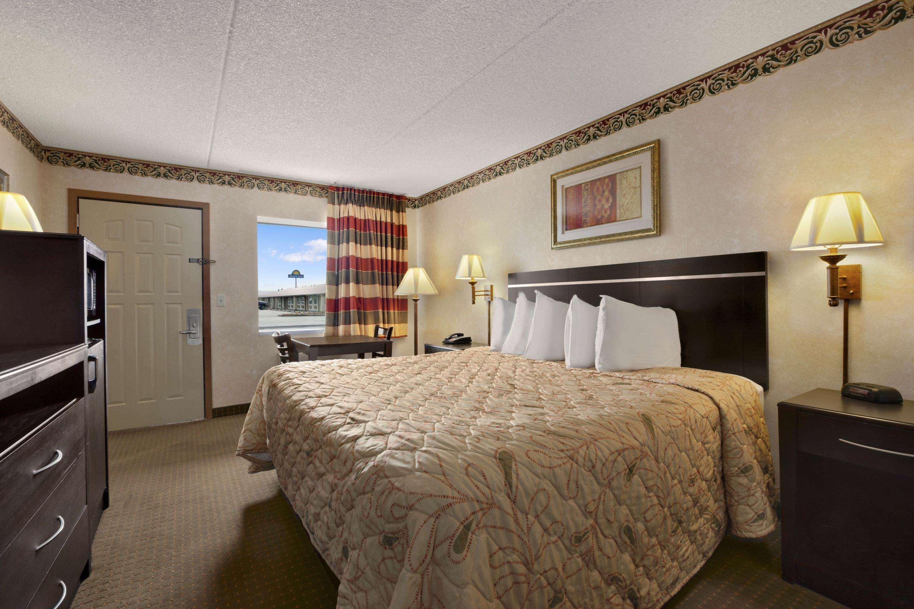 Days Inn By Wyndham Grantville Exterior photo